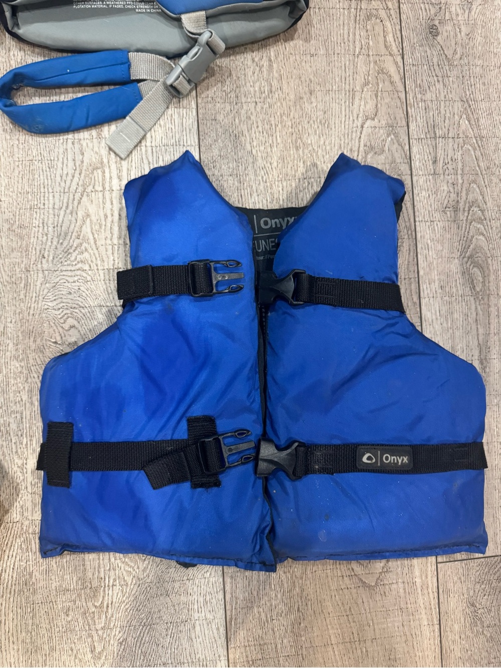Onyx life jacket youth blue with black Trim
